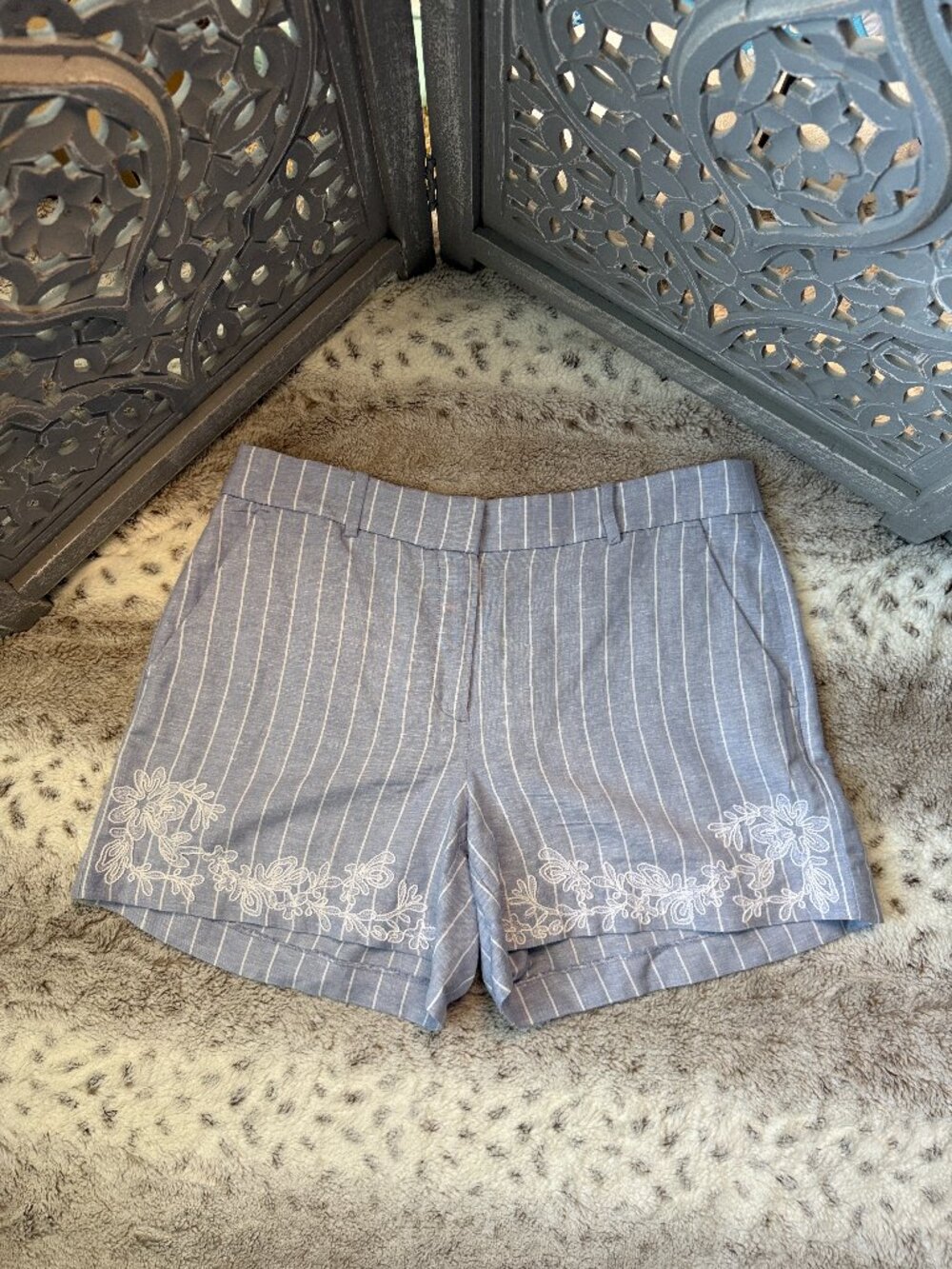 LOFT The Riviera Short size 6 blue white stripes floral linen summer vacation